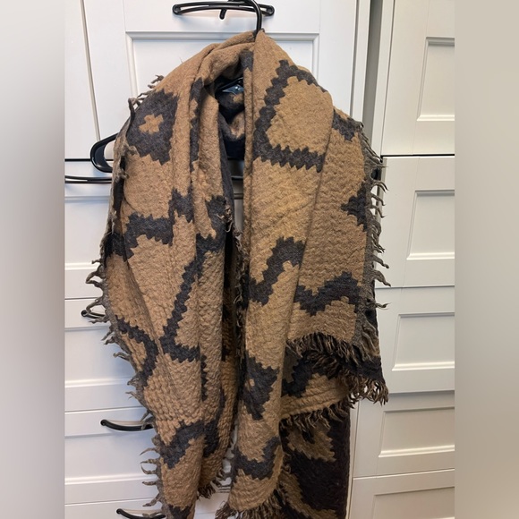 Wilfred Diamond Mosaic Blanket Scarf - Picture 2 of 3